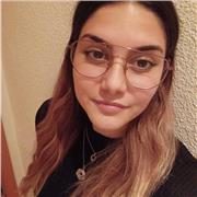 Chica estudiante de cuarto curso de Educación Primaria